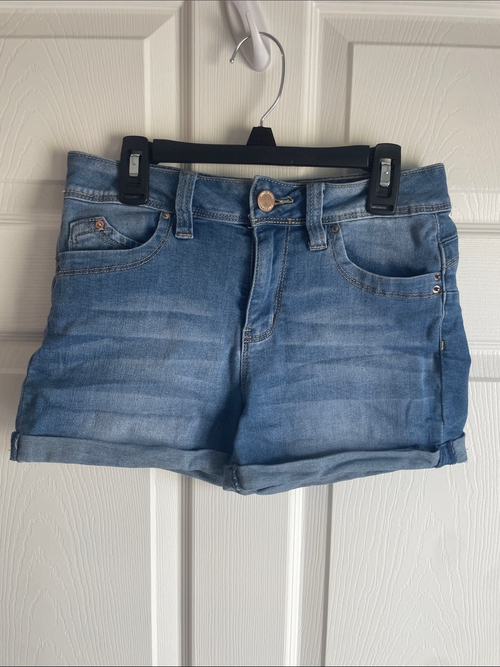 Women's Light Blue Denim Rolled-Hem Jean Shorts